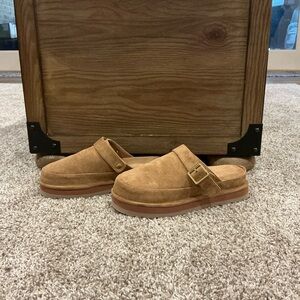 EUC. Madden Girl Graham Platform Clogs